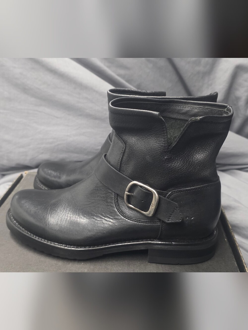 Frye Womens Veronica Bootie Black Leather Buckle 3470543-BLK Size 8M NWB Defect